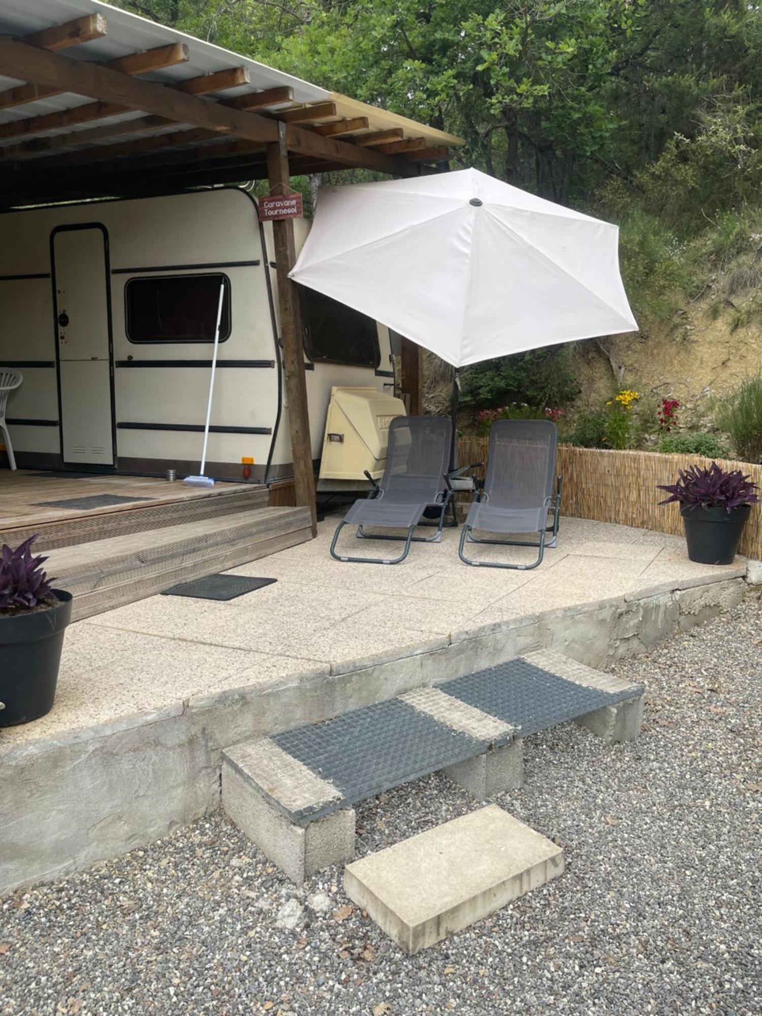 Caravanes De Provence Aiglun  Ngoại thất bức ảnh